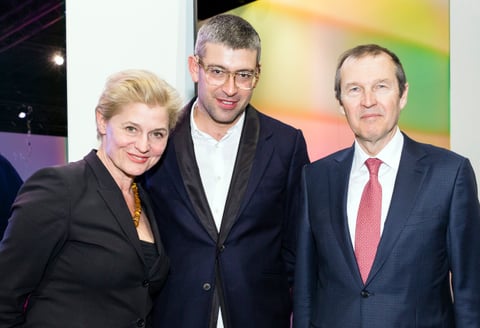 Raphael Hefti, lauréat, avec Dorothea Strauss (Responsable Corporate Social Responsibility) et Markus Hongler, CEO de la Mobilière.