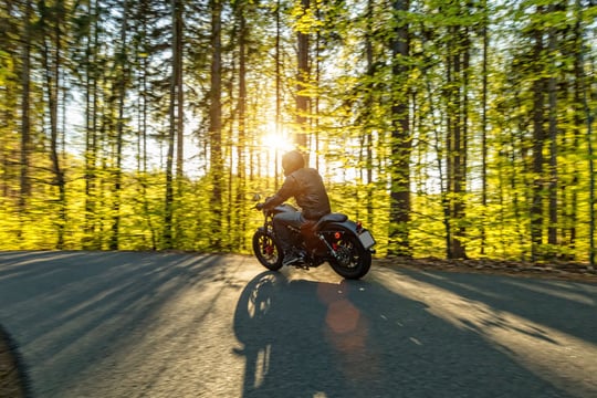 Welche Versicherungen brauche ich fürs Motorradfahren?